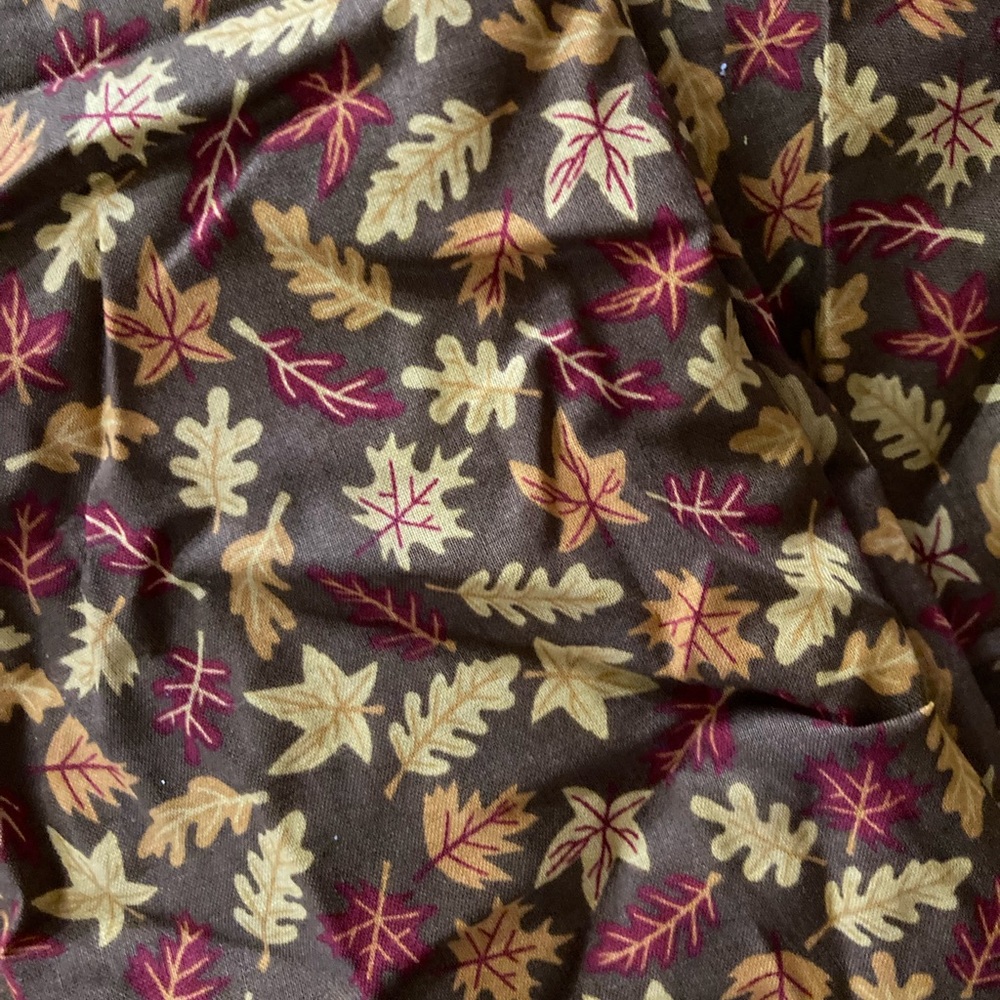 ♥️💙2 Leaf Patterned Curtains - Picture 2 of 2